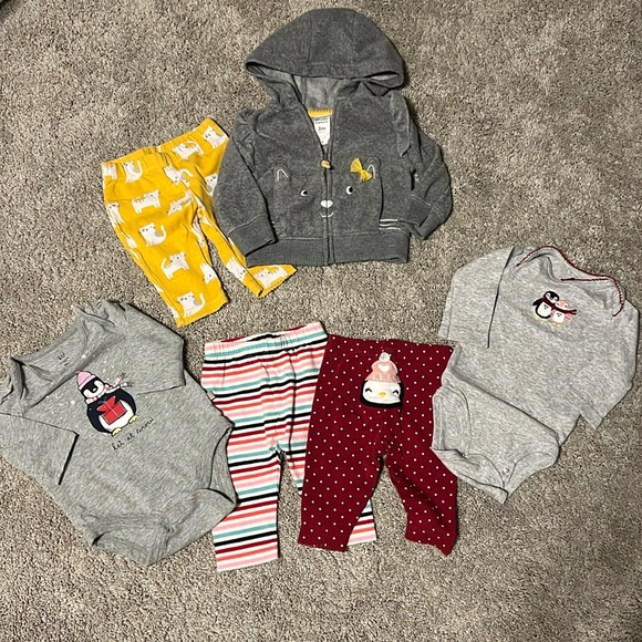 🐧😻 Lot of 3 baby girl outfits - Carter’s and GAP - Picture 1 of 5
